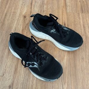 Women’s Saucony Triumph 22